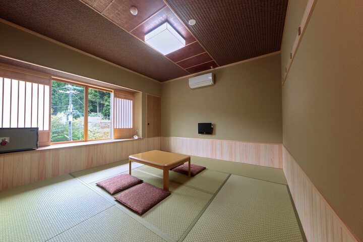 Room 22 of 83