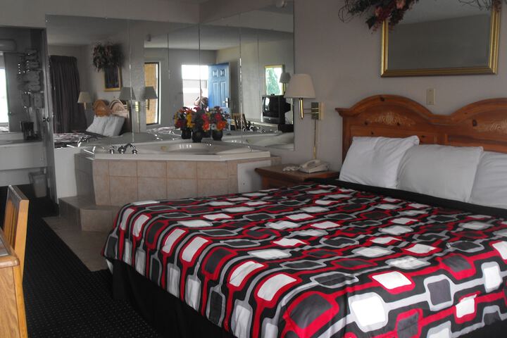 1 King Bed Deluxe (8 of 11)