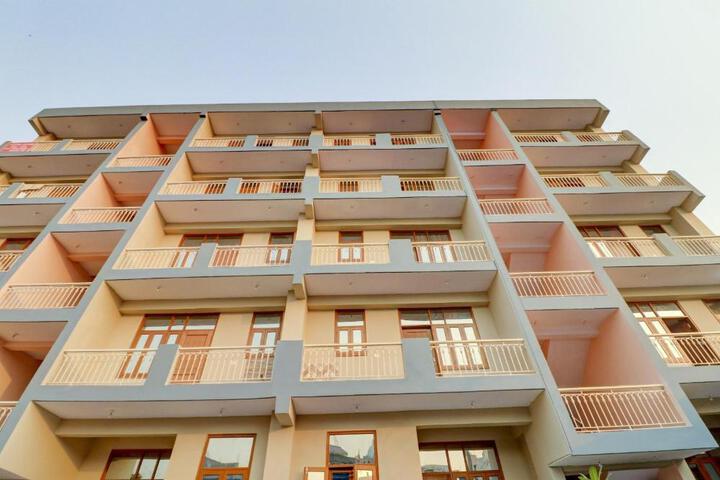 Hotel O Palace at Seventy Two Near Iskcon Temple Noida