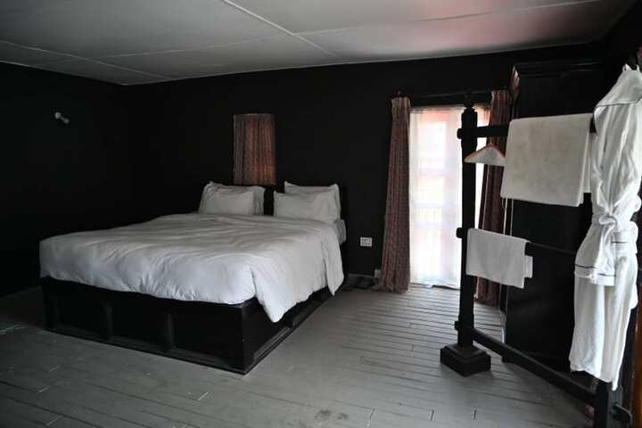 Room 9 of 9