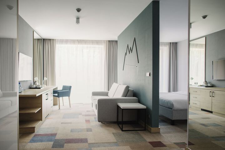 Room 27 of 108