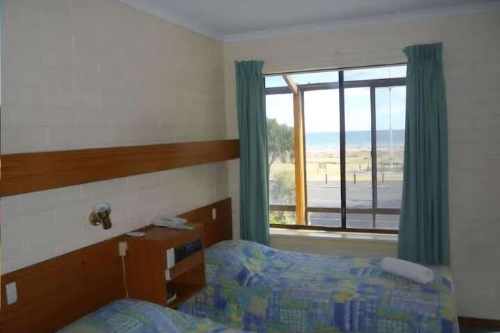 Room 3 of 39