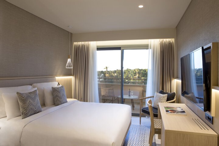 Room 2 of 340