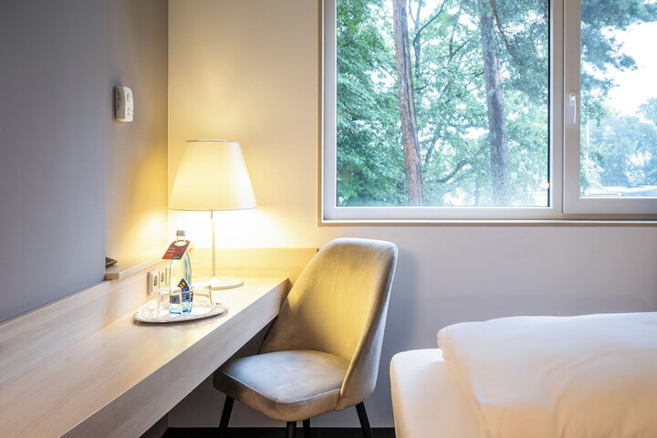 Room 34 of 110