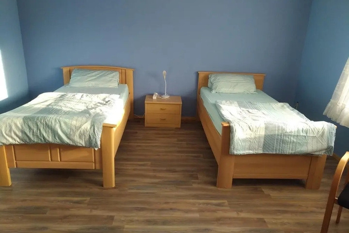 Room 2 of 10