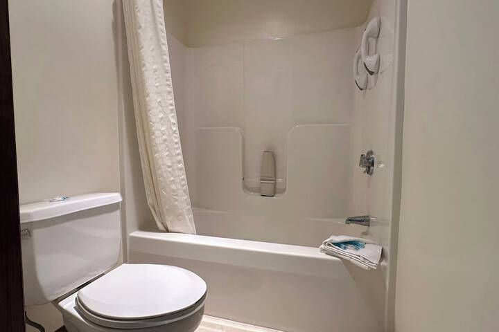 Standard Double Room 2 Queen Beds (9 of 12)