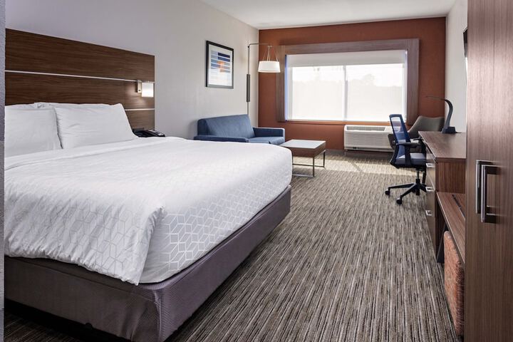 1 King Suite (5 of 8)