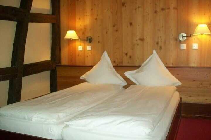 Room 4 of 36