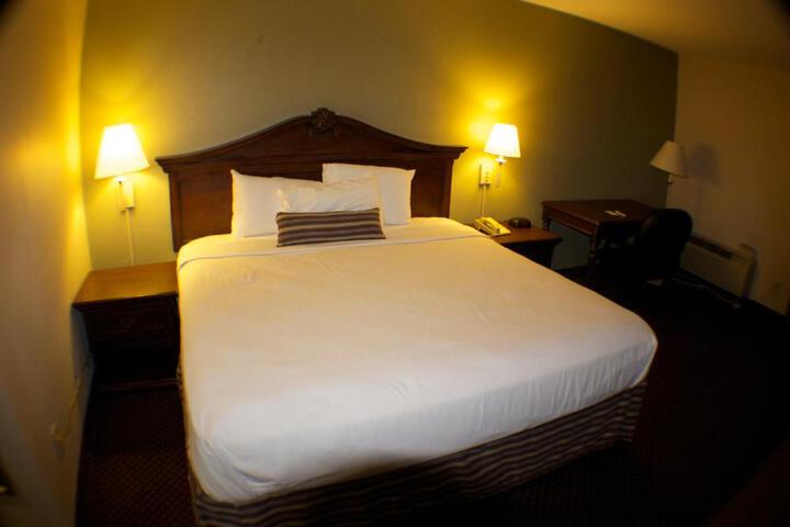 1 King Bed and Pool View (3 of 3)