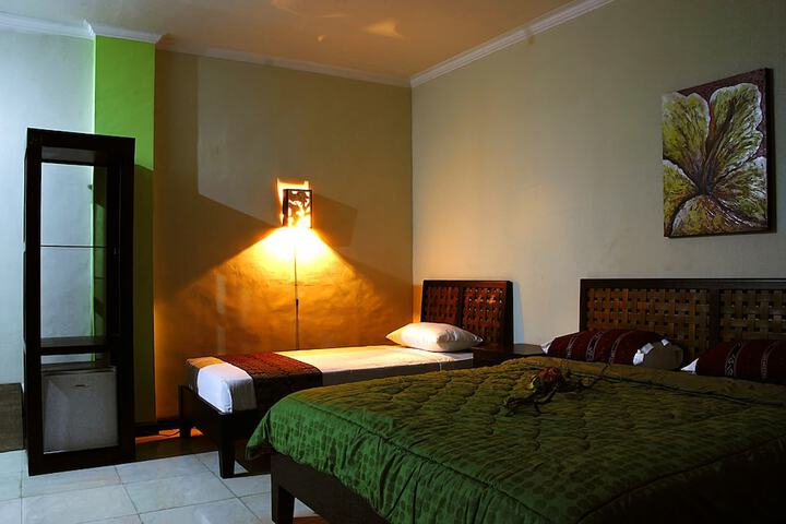 Room 5 of 8