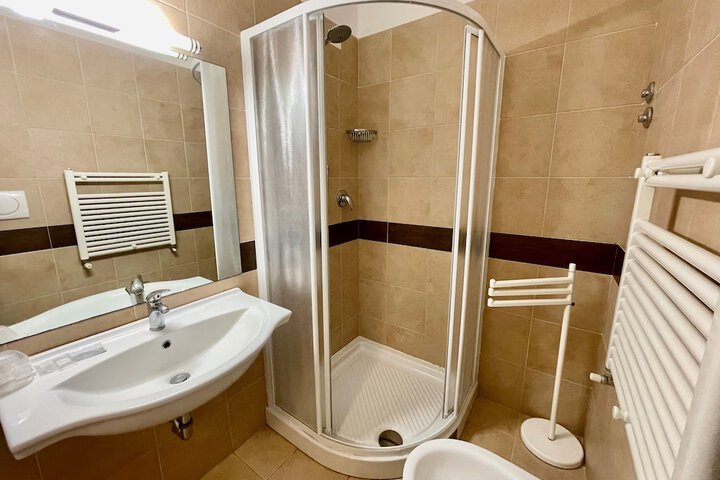 Room 103 of 124