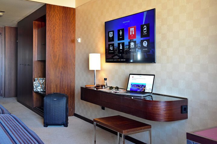 Room 27 of 106