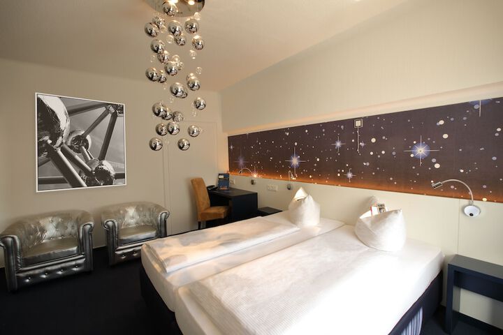 Room 2 of 52