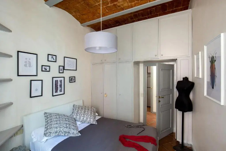 Room 6 of 14