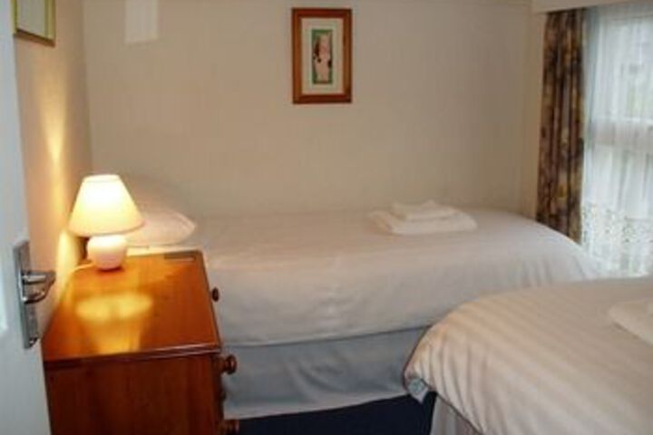 Room 12 of 28