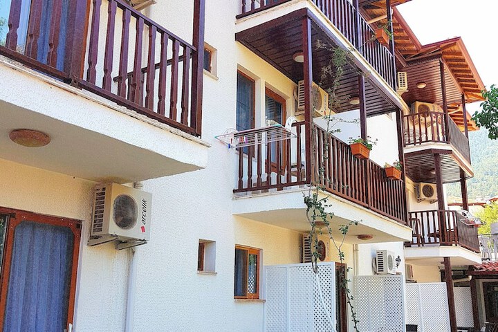 Hotel Exterior 90 of 91