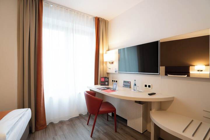 Room 12 of 34