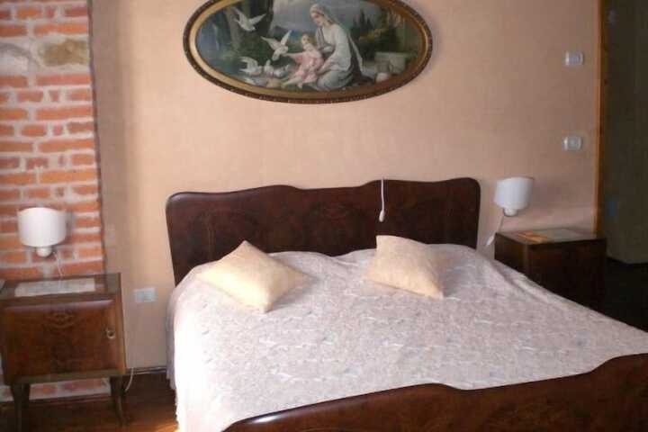 Room 10 of 24