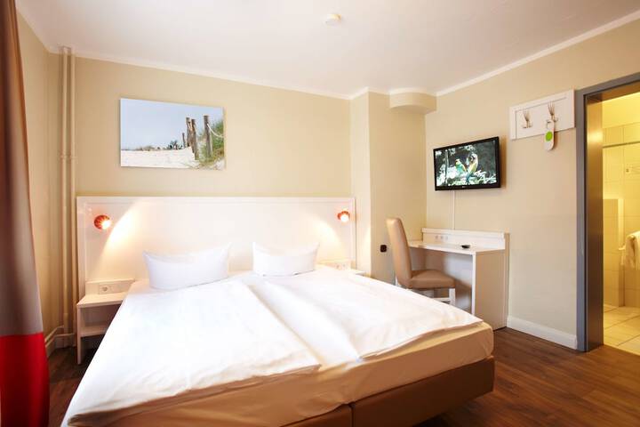 Room 10 of 25