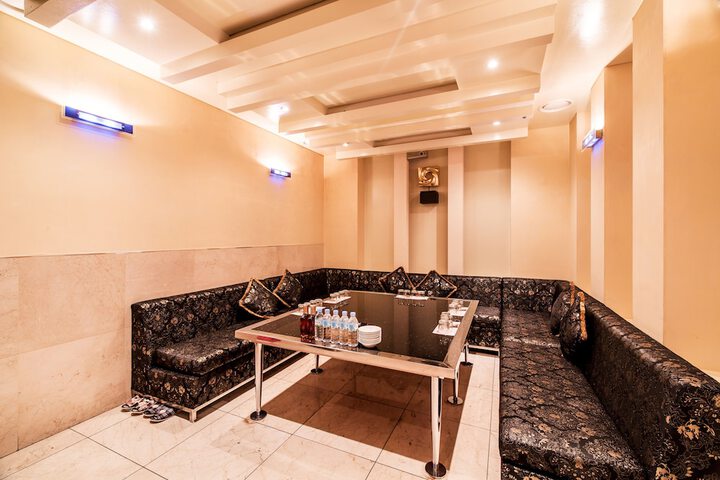 Lounge 30 of 42