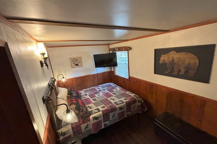 Room 5 of 11