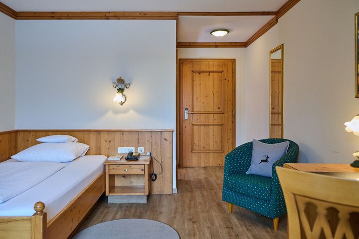 Room 25 of 106
