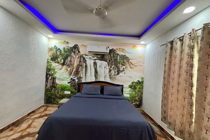 Room 5 of 30