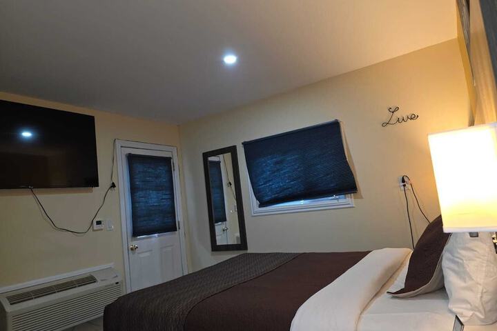 Room 5 of 32