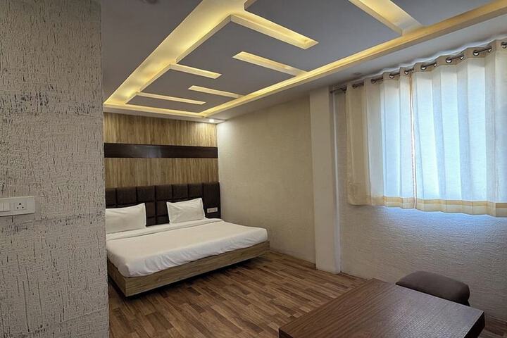 Room 14 of 30