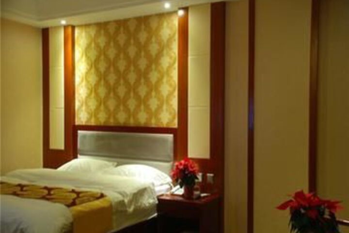 Room 9 of 18