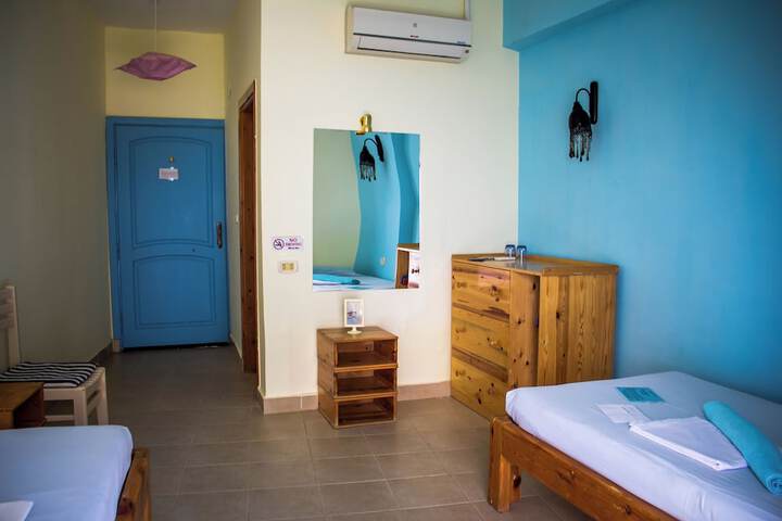 Room 8 of 87