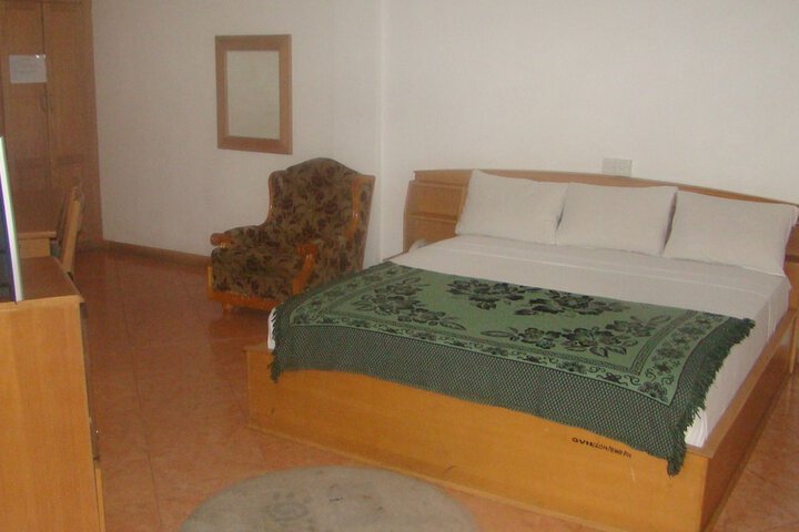 Room 6 of 29