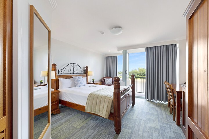 Room 10 of 84