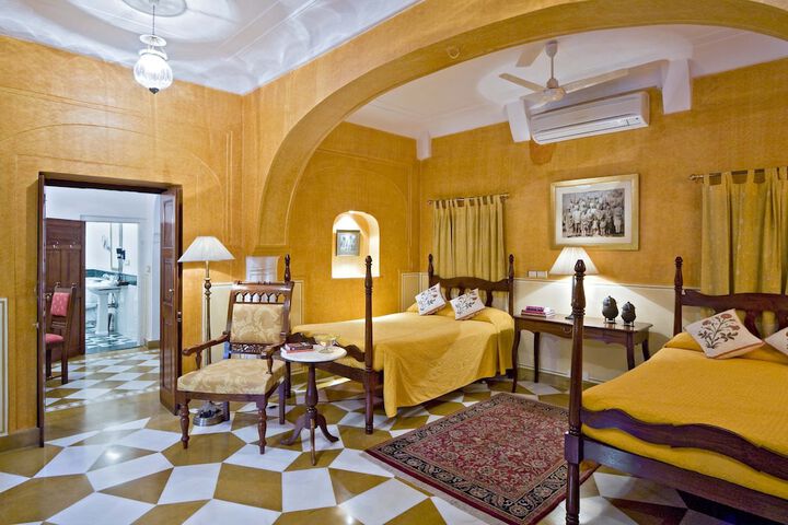 Room 4 of 74