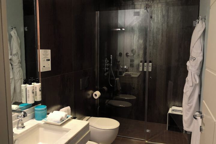 Room 72 of 143