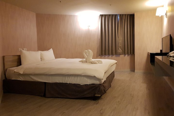 Room 8 of 40