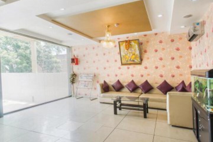 Deep Hotel & Restaurant