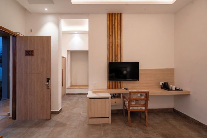Room 36 of 80