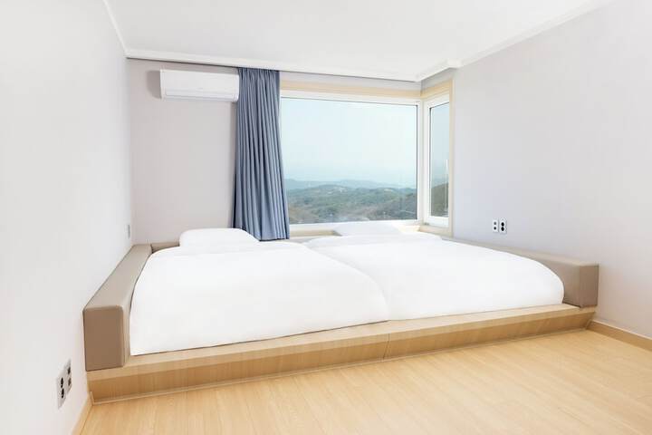 Room 16 of 90