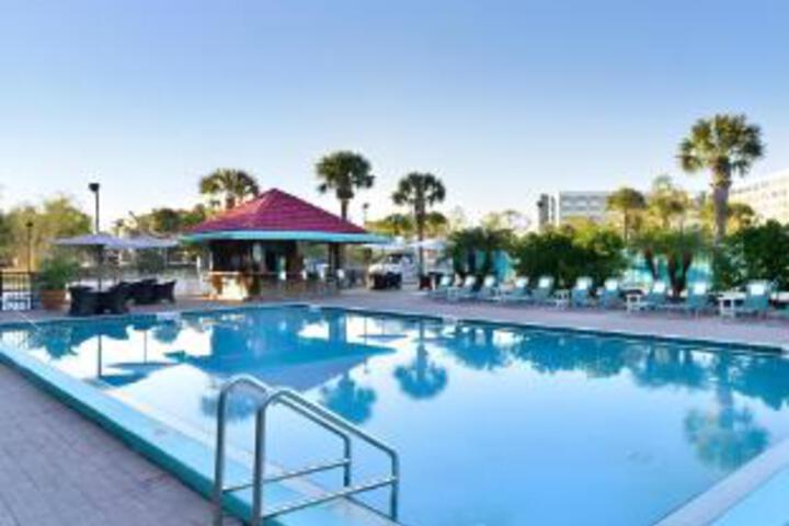 Magnuson Grand Hotel Maingate West