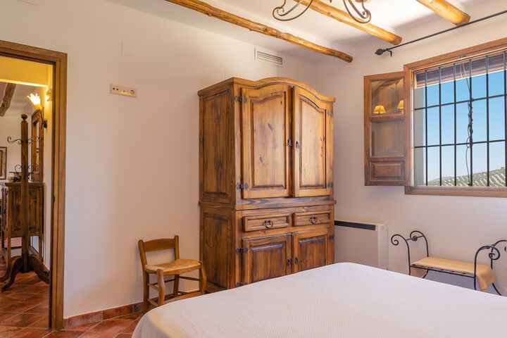 Room 8 of 75