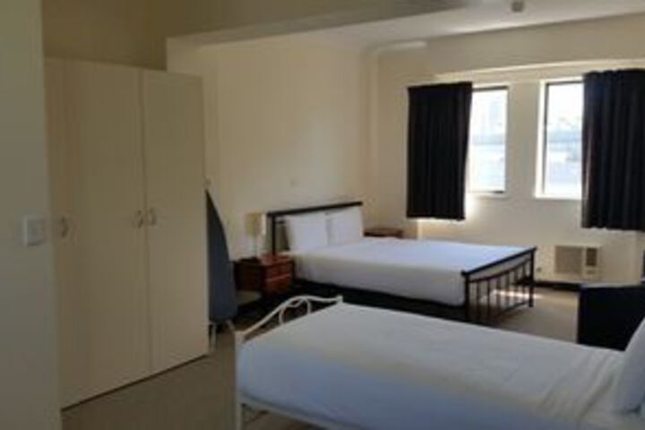 Room 5 of 10