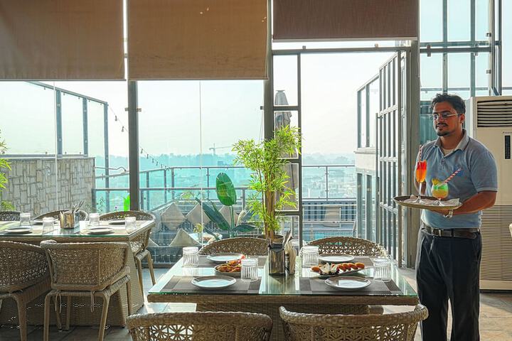 Dining 58 of 63