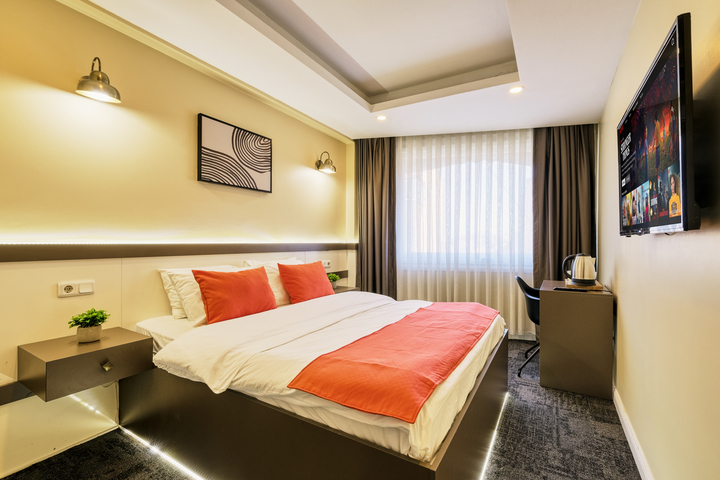 Room 14 of 28