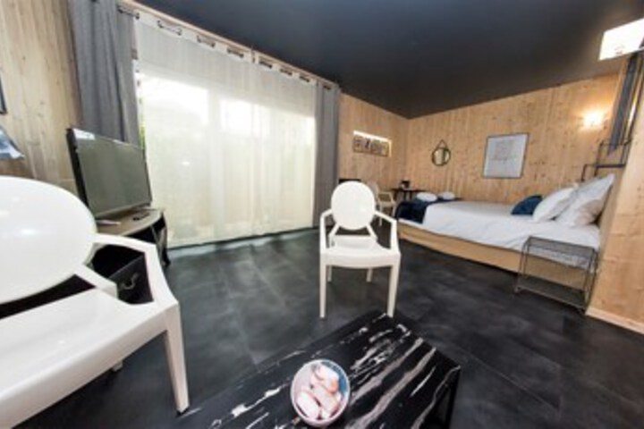 Room 8 of 20