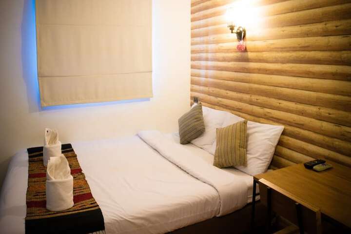 Room 12 of 32
