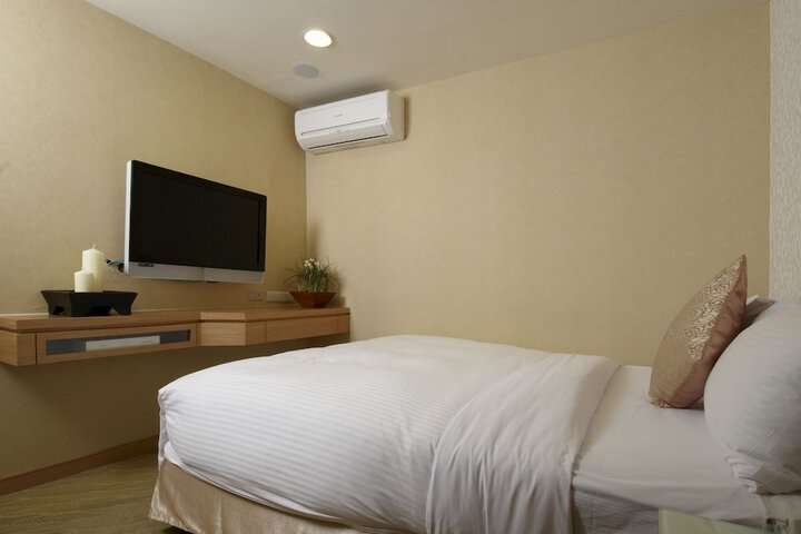 Room 8 of 47