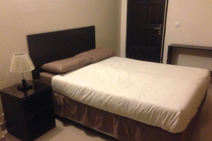 Room 8 of 9
