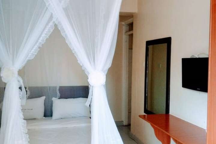 Room 9 of 20