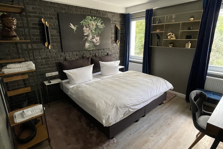 Room 13 of 63